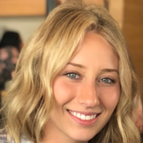 Meet your Posher, Brooke - Picture 1 of 1